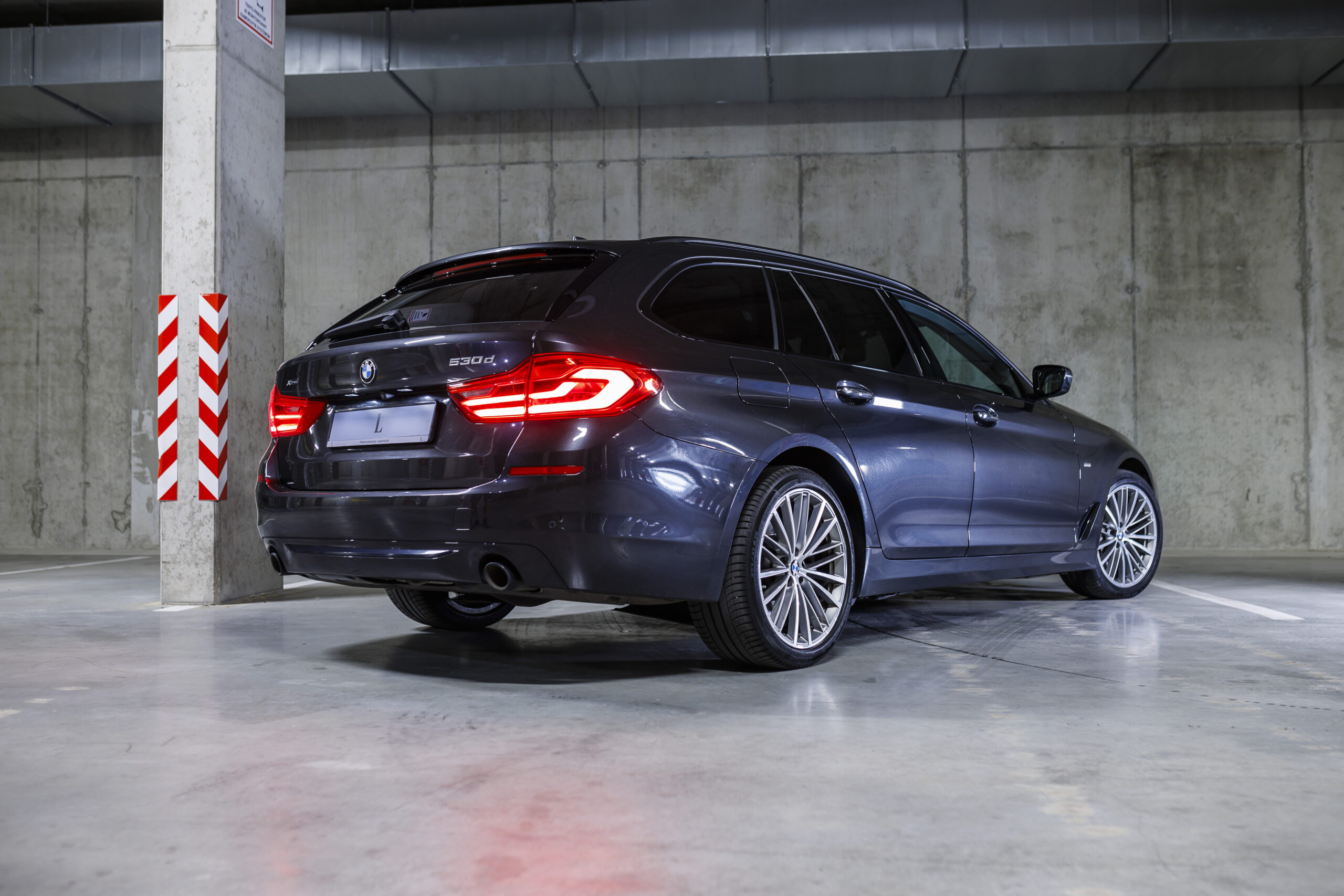 Legendy BMW 530d Touring xDrive-07