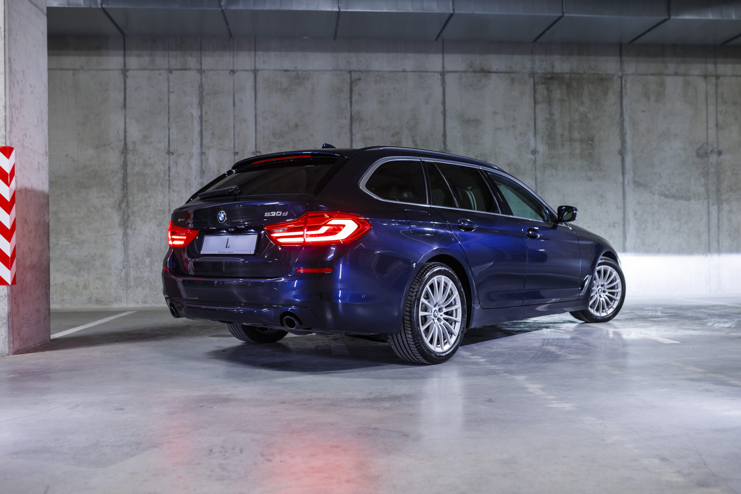 BMW 530d Touring xDrive blue-06