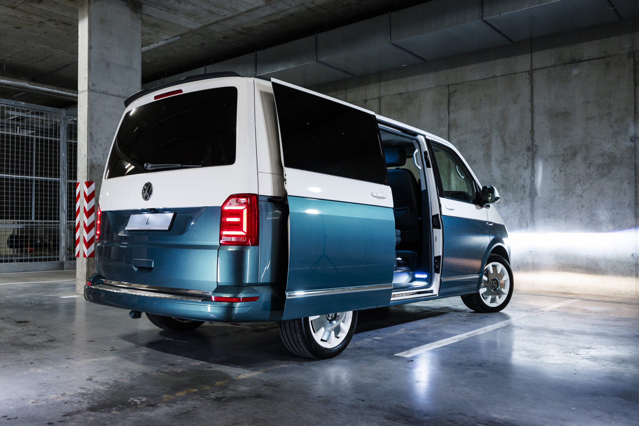 Volkswagen Caravelle-08